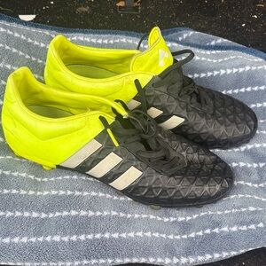 Adidas Men's Black and Neon Yellow Soccer Cleats used- size 7